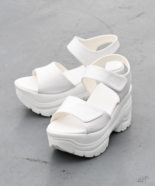 NOFALL（ノーフォール）の「厚底ベルトスポーツサンダル（サンダル・レディース・ホワイト/ブラック・LL/3L/SS/S/M/L）」の2枚目の写真