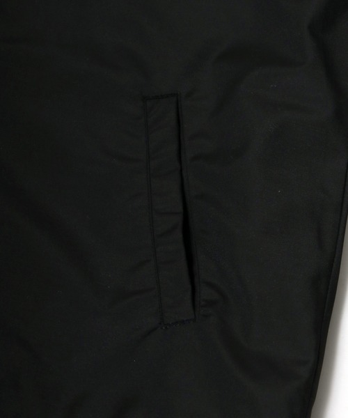 FILA(フィラ)の「FILA(フィラ)カレッジロゴバックデザイン コーチジャケット/ライトアウター/ナイロンジャケット ユニセックス(ナイロンジャケット・メンズ・ダークグリーン/ブラック系その他/ネイビー/ブラック・M/L/LL)」の6枚目の写真