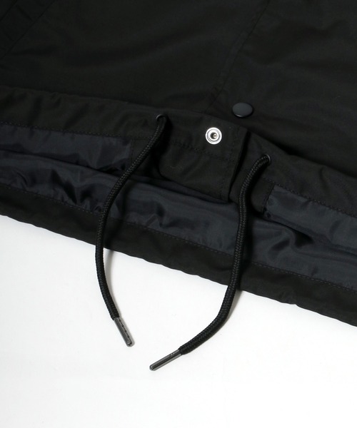 FILA(フィラ)の「FILA(フィラ)カレッジロゴバックデザイン コーチジャケット/ライトアウター/ナイロンジャケット ユニセックス(ナイロンジャケット・メンズ・ダークグリーン/ブラック系その他/ネイビー/ブラック・M/L/LL)」の15枚目の写真