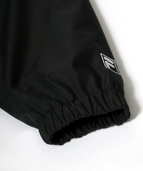 FILA(フィラ)の「FILA(フィラ)カレッジロゴバックデザイン コーチジャケット/ライトアウター/ナイロンジャケット ユニセックス(ナイロンジャケット・メンズ・ダークグリーン/ブラック系その他/ネイビー/ブラック・M/L/LL)」の12枚目の写真