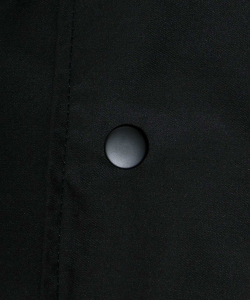 FILA(フィラ)の「FILA(フィラ)カレッジロゴバックデザイン コーチジャケット/ライトアウター/ナイロンジャケット ユニセックス(ナイロンジャケット・メンズ・ダークグリーン/ブラック系その他/ネイビー/ブラック・M/L/LL)」の19枚目の写真