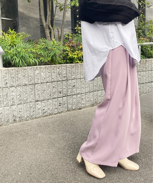 Meli rich（メリーリッチ）の「とろみのある質感。タック入りワイドパンツ（スラックス・レディース・ブラック/ベージュ/ラベンダー・SMALL/MEDIUM）」の14枚目の写真