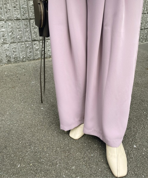 Meli rich（メリーリッチ）の「とろみのある質感。タック入りワイドパンツ（スラックス・レディース・ブラック/ベージュ/ラベンダー・SMALL/MEDIUM）」の16枚目の写真