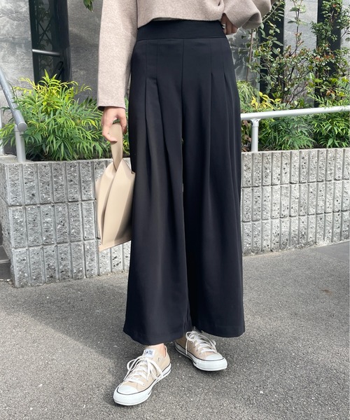 Meli rich（メリーリッチ）の「とろみのある質感。タック入りワイドパンツ（スラックス・レディース・ブラック/ベージュ/ラベンダー・SMALL/MEDIUM）」の21枚目の写真