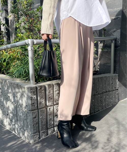 Meli rich（メリーリッチ）の「とろみのある質感。タック入りワイドパンツ（スラックス・レディース・ブラック/ベージュ/ラベンダー・SMALL/MEDIUM）」の5枚目の写真