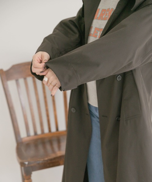 ITEMS URBANRESEARCH(アイテムズ アーバンリサーチ)の「スタンドカラーAラインコート(トレンチコート・レディース・ブラック/ベージュ・FREE)」の14枚目の写真