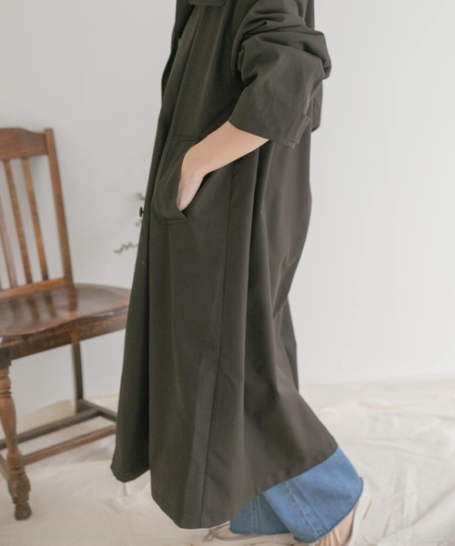 ITEMS URBANRESEARCH(アイテムズ アーバンリサーチ)の「スタンドカラーAラインコート(トレンチコート・レディース・ブラック/ベージュ・FREE)」の16枚目の写真