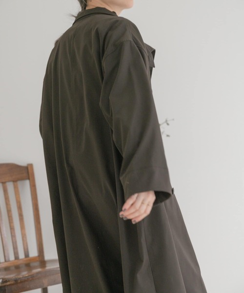 ITEMS URBANRESEARCH(アイテムズ アーバンリサーチ)の「スタンドカラーAラインコート(トレンチコート・レディース・ブラック/ベージュ・FREE)」の18枚目の写真