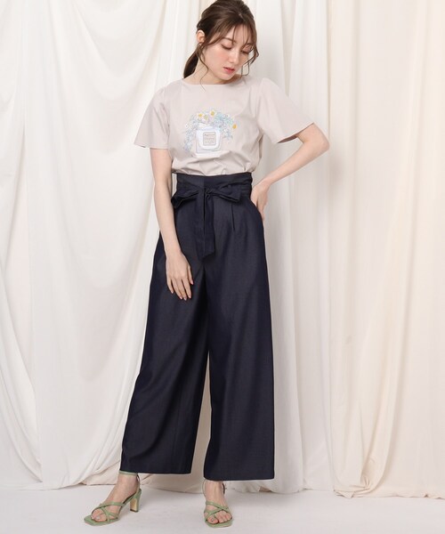 couture brooch（クチュールブローチ）の「◆【なめらかコットン100%、大人可愛いTシャツ】パルファムフレアスリーブTシャツ（Tシャツ/カットソー・レディース・ライトグレー/ブラック/ピンク/ライトブルー/オフホワイト/ホワイト系5・42/38/40/36）」の7枚目の写真