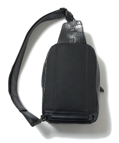 MEN'S BIGI(メンズビギ)の「クロコ型押しボディバッグ(ボディバッグ/ウエストポーチ・メンズ・ブラック/ネイビー・FREE)」の7枚目の写真