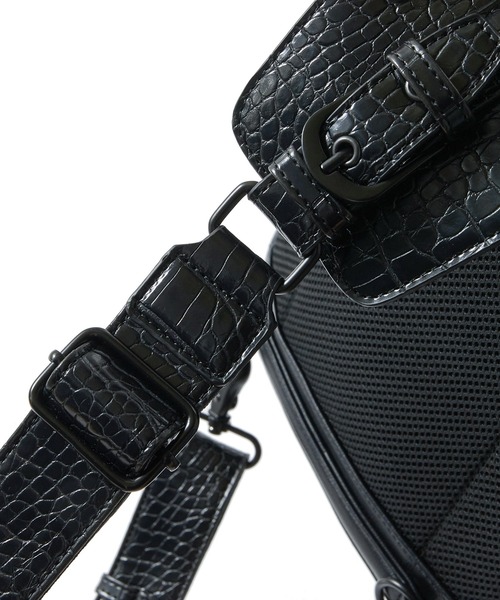 MEN'S BIGI(メンズビギ)の「クロコ型押しボディバッグ(ボディバッグ/ウエストポーチ・メンズ・ブラック/ネイビー・FREE)」の8枚目の写真