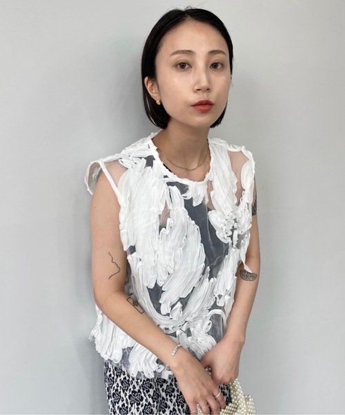 SANSeLF（サンセルフ）の「シアーペイントモチーフノースリーブ