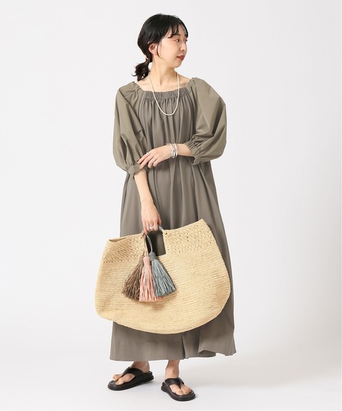 IENA(イエナ)の「ボリュームコンビワンピース(ワンピース・レディース・カーキ/ベージュ/ブラック・36/38)」の14枚目の写真