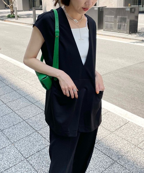 CAPRICIEUX LE'MAGE(カプリシューレマージュ)の「深Vストレッチベスト(ベスト・レディース・ブラック/ホワイト系その他・FREE)」の6枚目の写真