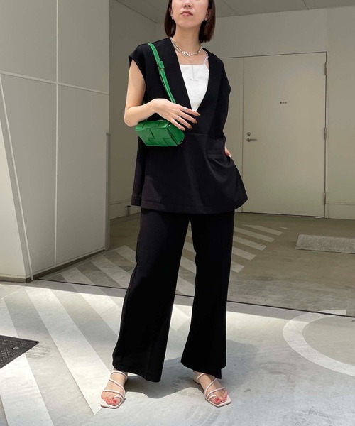 CAPRICIEUX LE'MAGE(カプリシューレマージュ)の「深Vストレッチベスト(ベスト・レディース・ブラック/ホワイト系その他・FREE)」の8枚目の写真