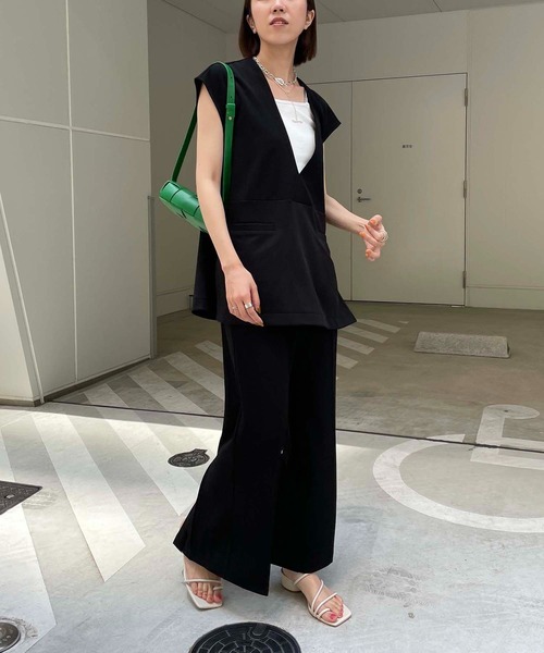 CAPRICIEUX LE'MAGE(カプリシューレマージュ)の「深Vストレッチベスト(ベスト・レディース・ブラック/ホワイト系その他・FREE)」の9枚目の写真