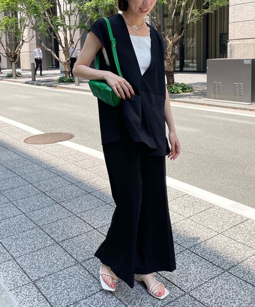 CAPRICIEUX LE'MAGE(カプリシューレマージュ)の「深Vストレッチベスト(ベスト・レディース・ブラック/ホワイト系その他・FREE)」の10枚目の写真