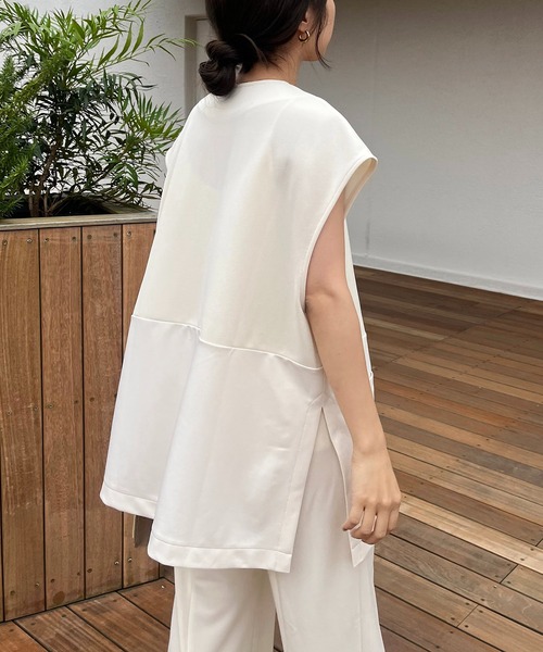 CAPRICIEUX LE'MAGE(カプリシューレマージュ)の「深Vストレッチベスト(ベスト・レディース・ブラック/ホワイト系その他・FREE)」の15枚目の写真