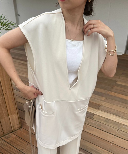 CAPRICIEUX LE'MAGE(カプリシューレマージュ)の「深Vストレッチベスト(ベスト・レディース・ブラック/ホワイト系その他・FREE)」の16枚目の写真