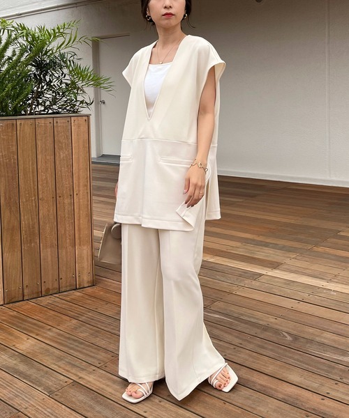 CAPRICIEUX LE'MAGE(カプリシューレマージュ)の「深Vストレッチベスト(ベスト・レディース・ブラック/ホワイト系その他・FREE)」の17枚目の写真