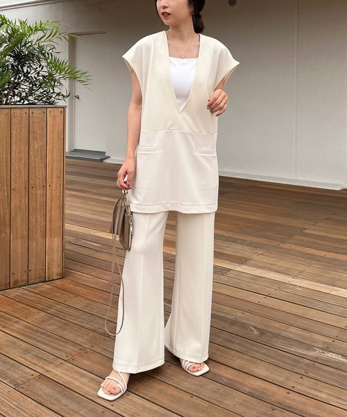 CAPRICIEUX LE'MAGE(カプリシューレマージュ)の「深Vストレッチベスト(ベスト・レディース・ブラック/ホワイト系その他・FREE)」の21枚目の写真