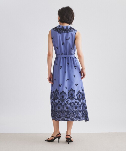 GRACE CONTINENTAL(グレースコンチネンタル)の「ビッグカラー刺繍ワンピース(ワンピース・レディース・ブラック/ブルー・36/38)」の4枚目の写真