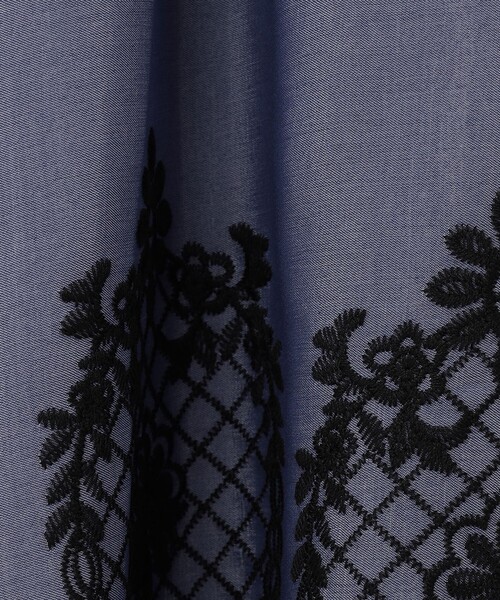 GRACE CONTINENTAL(グレースコンチネンタル)の「ビッグカラー刺繍ワンピース(ワンピース・レディース・ブラック/ブルー・36/38)」の22枚目の写真