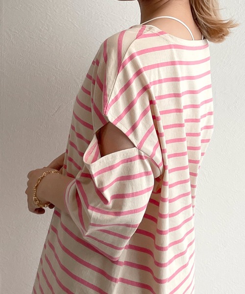 w closet(ダブルクローゼット)の「ボーダーショルダースリットTシャツ(Tシャツ/カットソー・レディース・ホワイト×ピンク/ブルー系その他/ブラウン系その他/ブラック×ホワイト/ホワイト×ブラウン/ホワイト系その他/ブラウン系その他2/グレー系その他・FREE)」の11枚目の写真