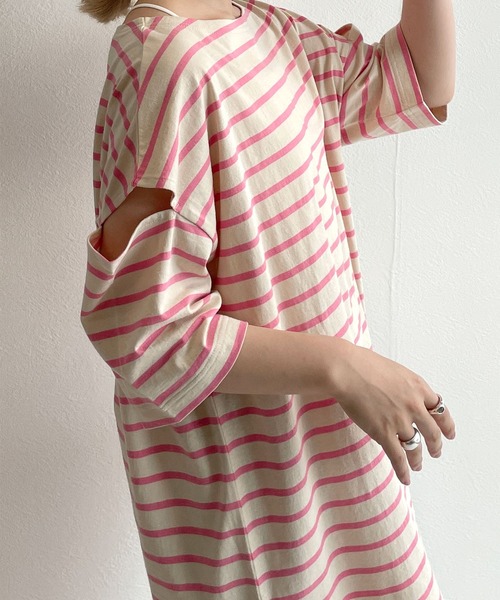 w closet(ダブルクローゼット)の「ボーダーショルダースリットTシャツ(Tシャツ/カットソー・レディース・ホワイト×ピンク/ブルー系その他/ブラウン系その他/ブラック×ホワイト/ホワイト×ブラウン/ホワイト系その他/ブラウン系その他2/グレー系その他・FREE)」の15枚目の写真