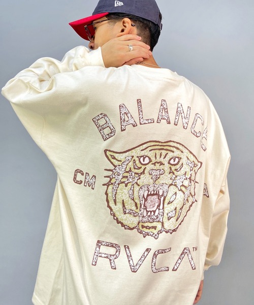 RVCA（ルーカ）の「RVCA/ルーカ ドロップショルダー バックプリントロンT BC042-066（Tシャツ/カットソー・メンズ・ホワイト/ブラック・S/M/L/XL）」の2枚目の写真