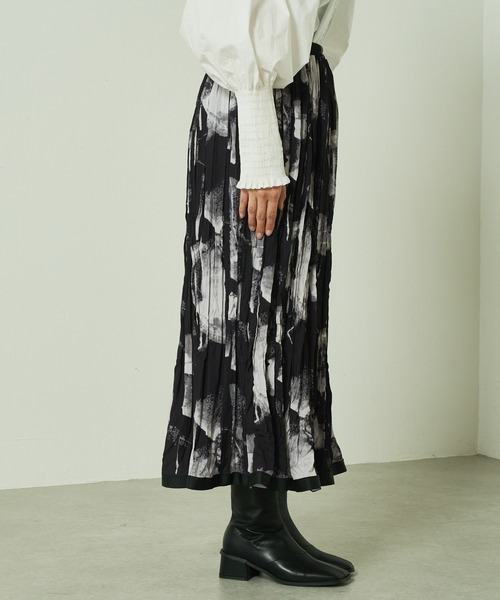 Lui's（ルイス）の「【22AW新色追加】アートプリントプリーツスカート（スカート・レディース・ブラック/アイボリー/ダークグレー・FREE）」の6枚目の写真
