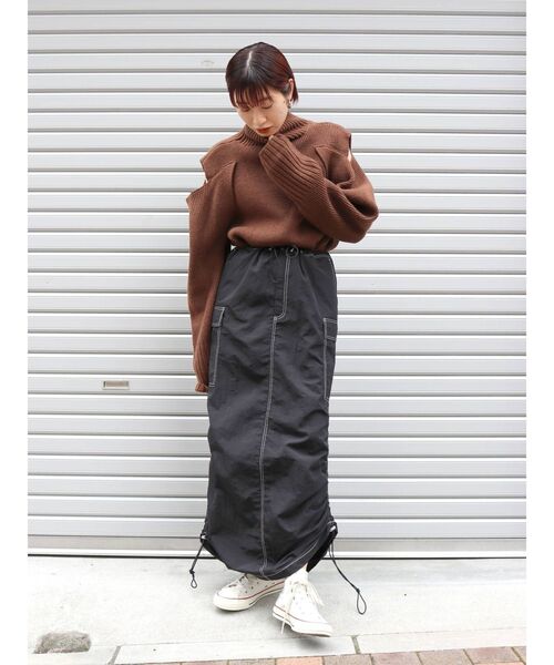 Ungrid（アングリッド）の「オープンショルダーデザインニット（ニット/セーター・レディース・アイボリー/オレンジ/ブラウン・FREE）」の8枚目の写真