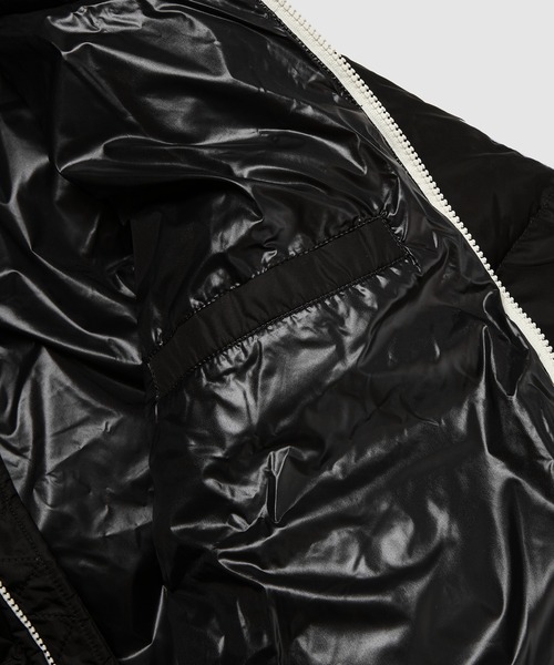 Palm Angels（パームエンジェルス）の「CLASSIC TRACK DOWN JACKET（ダウンジャケット/コート・メンズ・ブラック×ホワイト・M/L）」の3枚目の写真