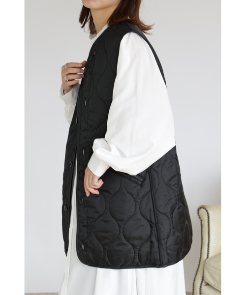 &. NOSTALGIA（アンドドットノスタルジア）の「【ZOZO限定】キルティングアシンメトリーベスト（ベスト・レディース・ブラック/カーキ・FREE）」の9枚目の写真