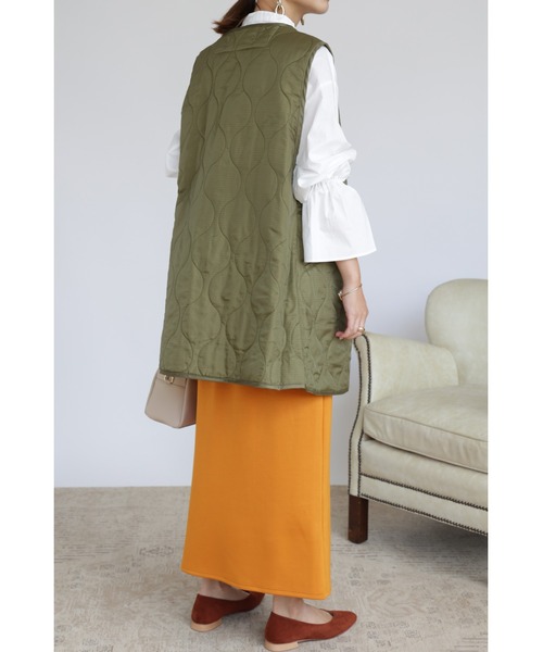 &. NOSTALGIA（アンドドットノスタルジア）の「【ZOZO限定】キルティングアシンメトリーベスト（ベスト・レディース・ブラック/カーキ・FREE）」の12枚目の写真