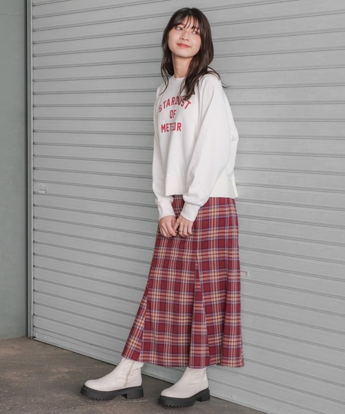 Honeys（ハニーズ）の「ショート丈ゆるトレーナー（スウェット・レディース・レッド/スミクロ/杢グレー/アイボリー・S/M/L）」の5枚目の写真