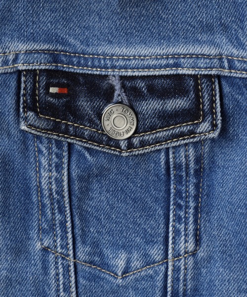TOMMY HILFIGER(トミーヒルフィガー)の「カラーブロックシェルパトラッカージャケット(デニムジャケット・キッズ・ブルー・90cm/120cm/110cm/100cm)」の11枚目の写真