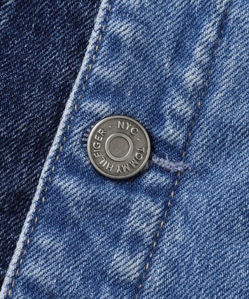 TOMMY HILFIGER(トミーヒルフィガー)の「カラーブロックシェルパトラッカージャケット(デニムジャケット・キッズ・ブルー・90cm/120cm/110cm/100cm)」の12枚目の写真