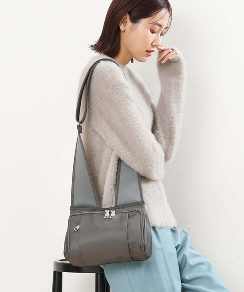 MK MICHEL KLEIN(エムケーミッシェルクラン)の「【人間工学デザイン】コンパクトショルダーバッグ(ショルダーバッグ・レディース・ブラック/グリーン/グレー・00)」の3枚目の写真