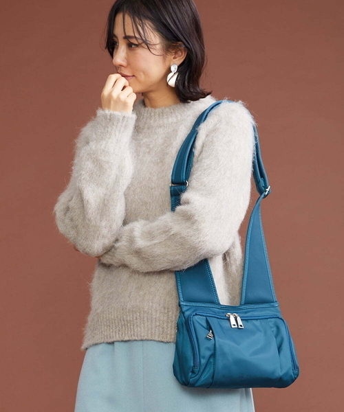 MK MICHEL KLEIN(エムケーミッシェルクラン)の「【人間工学デザイン】コンパクトショルダーバッグ(ショルダーバッグ・レディース・ブラック/グリーン/グレー・00)」の1枚目の写真