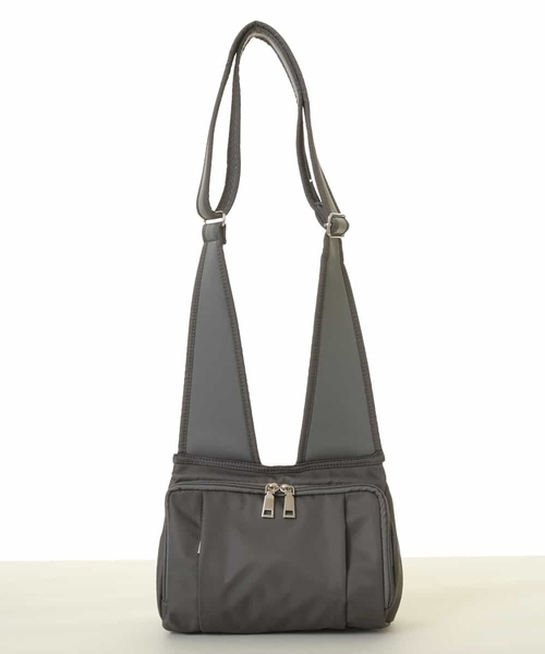 MK MICHEL KLEIN(エムケーミッシェルクラン)の「【人間工学デザイン】コンパクトショルダーバッグ(ショルダーバッグ・レディース・ブラック/グリーン/グレー・00)」の8枚目の写真