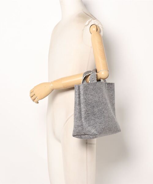 hint hint（ヒントヒント）の「hint hint フェルトバッグS（トートバッグ・レディース・イエロー/グリーン/レッド/ブルー/グレー・FREE）」の19枚目の写真