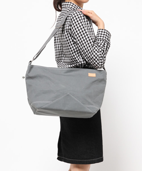 COSSHI（コッシ）の「COSSHI PARAFFIN CANVAS SHOULDER（ショルダーバッグ・メンズ・グレー/ブルー/イエロー・FREE）」の9枚目の写真