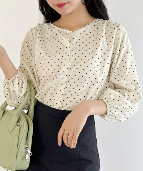 Loueme(ルエム)の「【23S/S 春夏新作】ドット柄ノーカラーブラウス(シャツ/ブラウス・レディース・アイボリー/ブラック・FREE)」の1枚目の写真