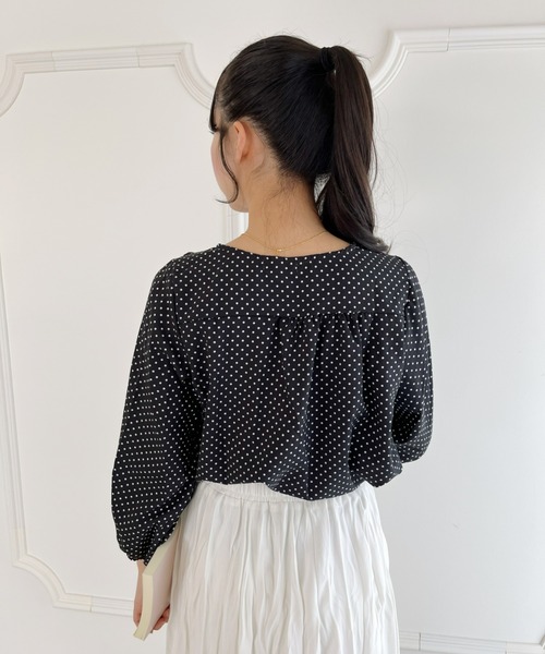 Loueme(ルエム)の「【23S/S 春夏新作】ドット柄ノーカラーブラウス(シャツ/ブラウス・レディース・アイボリー/ブラック・FREE)」の4枚目の写真