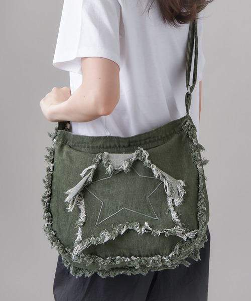 SPINNS（スピンズ）の「【A4サイズ収納可】デニムショルダーバッグ スター（ショルダーバッグ・レディース・ブラック/カーキ/ブラック系その他・ONESIZE）」の16枚目の写真