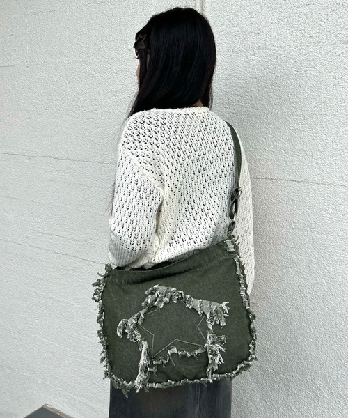 SPINNS（スピンズ）の「【A4サイズ収納可】デニムショルダーバッグ スター（ショルダーバッグ・レディース・ブラック/カーキ/ブラック系その他・ONESIZE）」の22枚目の写真