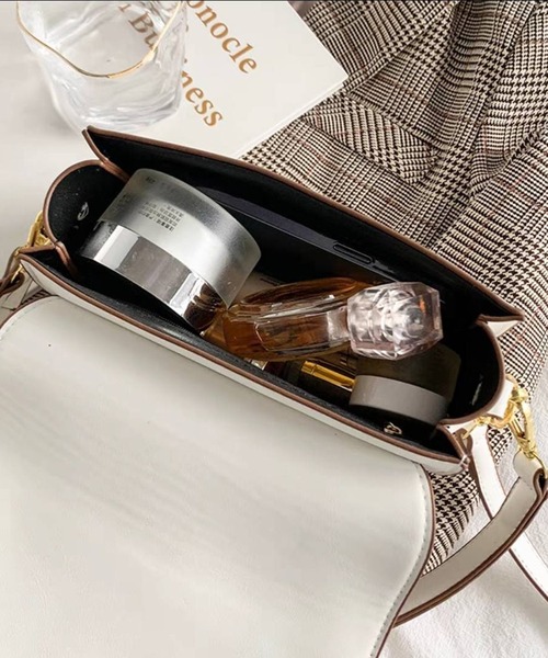 pumpkin port(パンプキンポート)の「2WAY ゴールドD管 ショルダーBAG(ショルダーバッグ・レディース・キャメル/ホワイト/ブラック・FREE)」の6枚目の写真