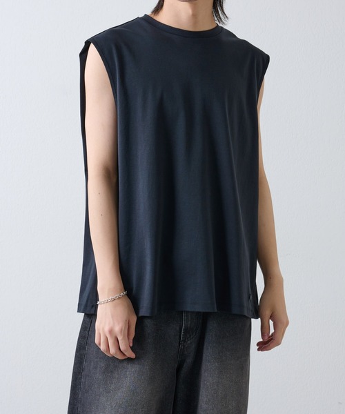 COLONY 2139（コロニートゥーワンスリーナイン）の「スマート半袖変形ノースリーブ（タンクトップ・メンズ・ホワイト/ブラック・MEDIUM/LARGE）」の3枚目の写真