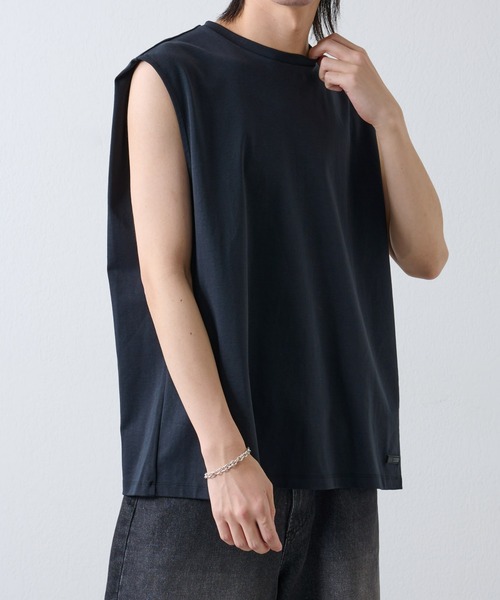 COLONY 2139（コロニートゥーワンスリーナイン）の「スマート半袖変形ノースリーブ（タンクトップ・メンズ・ホワイト/ブラック・MEDIUM/LARGE）」の5枚目の写真